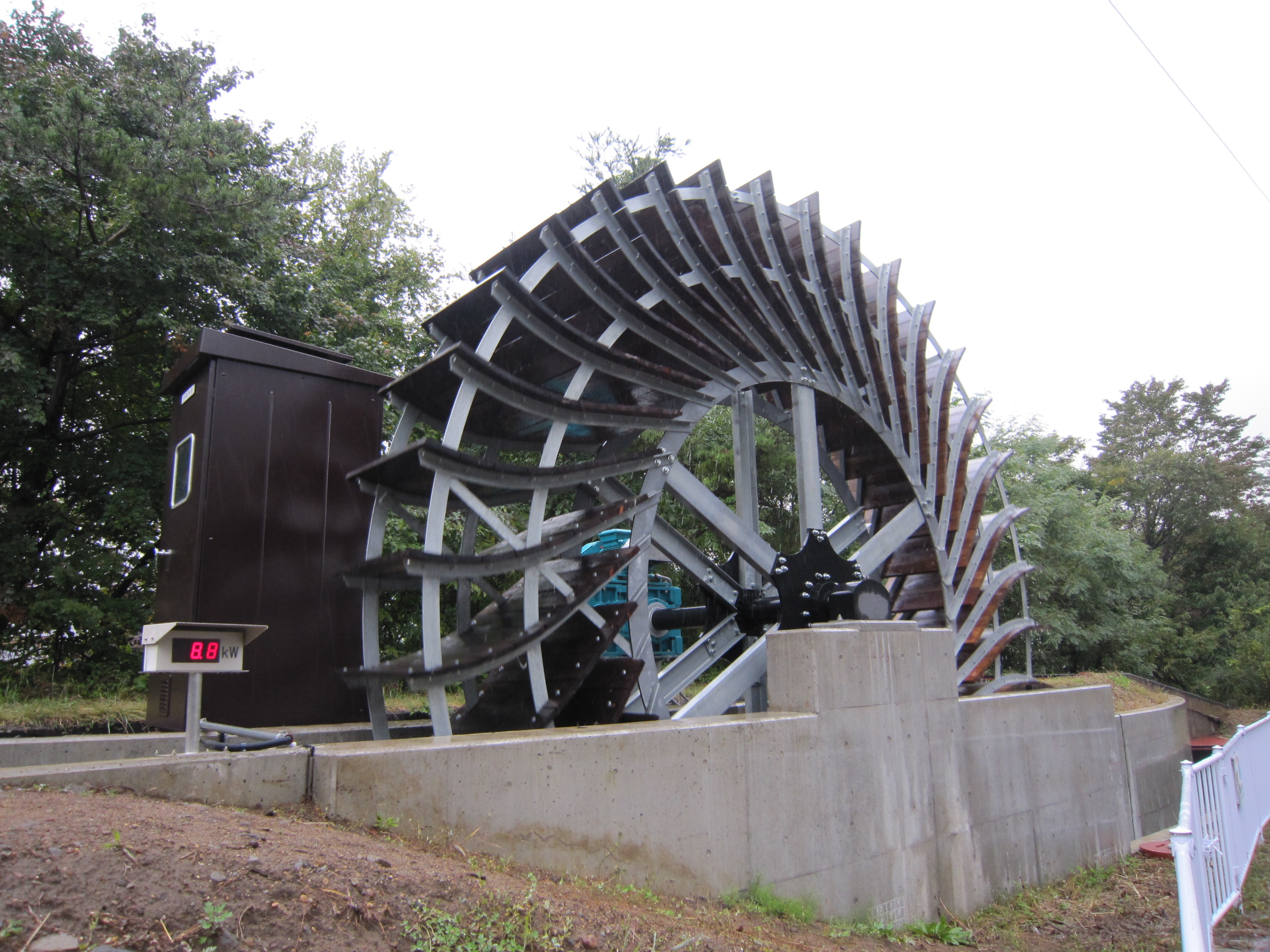 明治百年記念公園小水力発電所