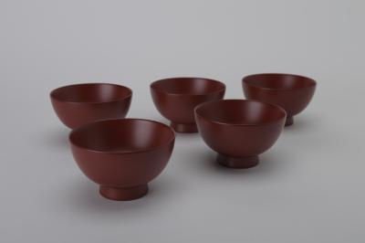 菊池 可恋　作　「ご飯椀（朱、溜）」