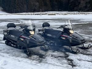スノーモービル