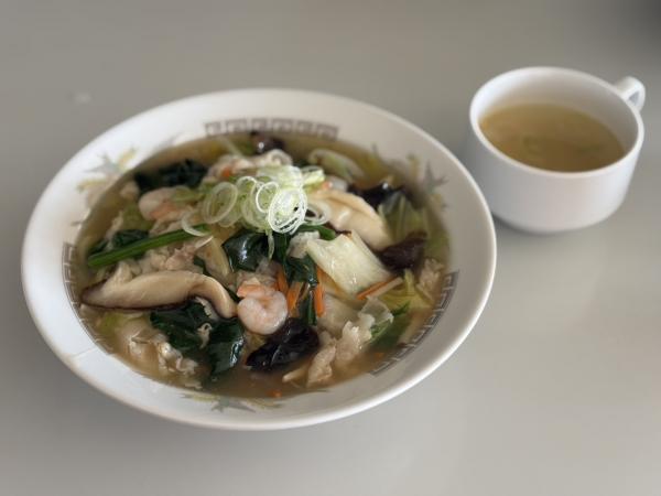 道の駅にしね 寒締めほうれん草と冬野菜の旨あん丼